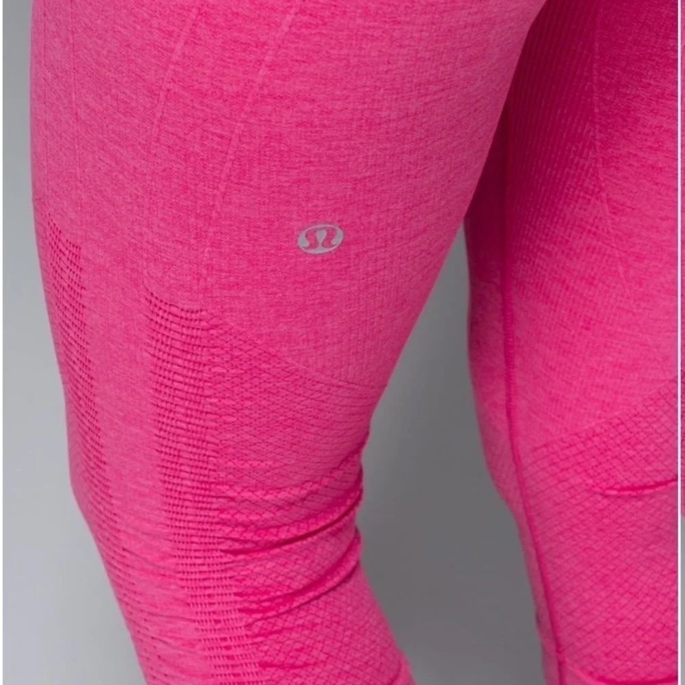 Lululemon Free To Flow Crop 17” Legging Magenta Sz 4 - Picture 4 of 12